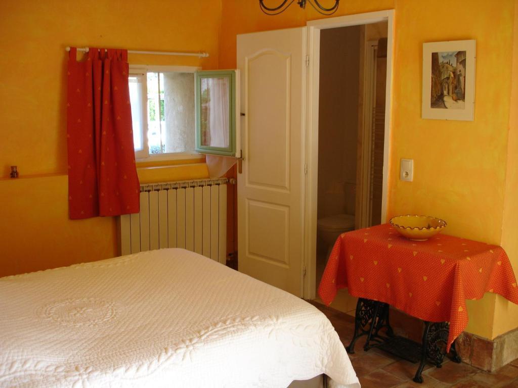 Domaine De La Grange Neuve Hotel La Roque-sur-Pernes Room photo